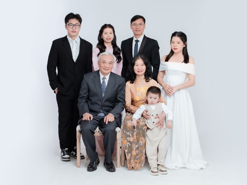 FAMILY MAKEUP